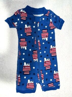Hanna Andersson Peanuts Snoopy Stars and Stripes sleeper. Size 0-3 mos